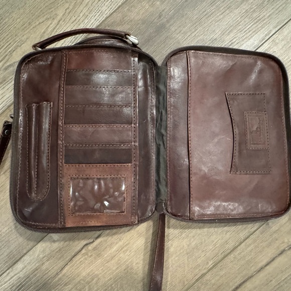 Leaders in Leather Crossbody Wallet Purse Pony tooled leather zipper closure EUC - Picture 4 of 10